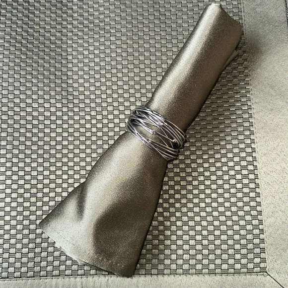 Placemats with napkins and holders - Picture 2 of 6